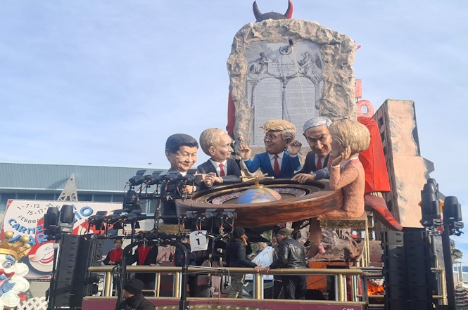 La Cittadella si anima in attesa dell'uscita dei carri, baciati dal sole