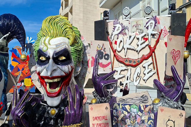 Dopo il carro del Tomei ancora mascherate di gruppo