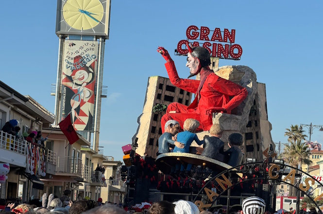 Lebigre e Roger portano in scena l’Apocalisse: il mondo come un grande Casinò