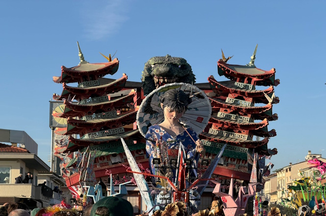 Al carro del Lombardi si rompono le casse. Niente coreografie