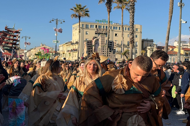 Al carro del Lombardi si rompono le casse. Niente coreografie