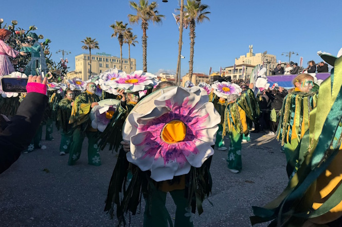 Un fiore ricolmo d'amore gratuito nel carro della famiglia Cinquini