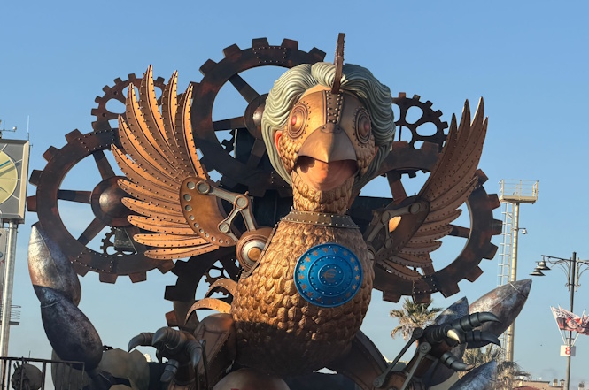 “La gallina delle uova d’oro”: tagliente la satira politica e sociale di Alessandro Avanzini