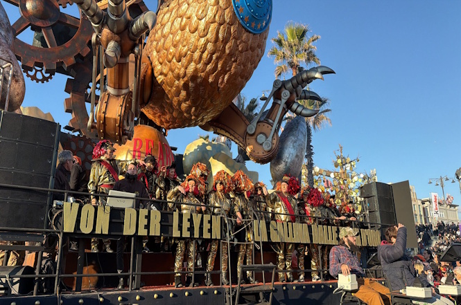 “La gallina delle uova d’oro”: tagliente la satira politica e sociale di Alessandro Avanzini