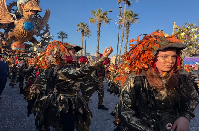 “La gallina delle uova d’oro”: tagliente la satira politica e sociale di Alessandro Avanzini