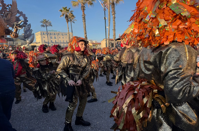 “La gallina delle uova d’oro”: tagliente la satira politica e sociale di Alessandro Avanzini