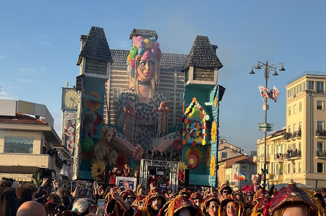 Roberto Vannucci chiude la prima categoria a Piazza Mazzini con “Hic et nunc”