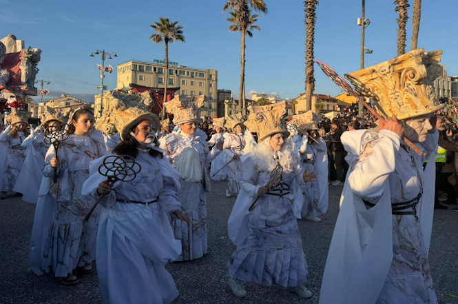 Priscilla Borri apre la seconda categoria: libertà e parità di genere in cartapesta