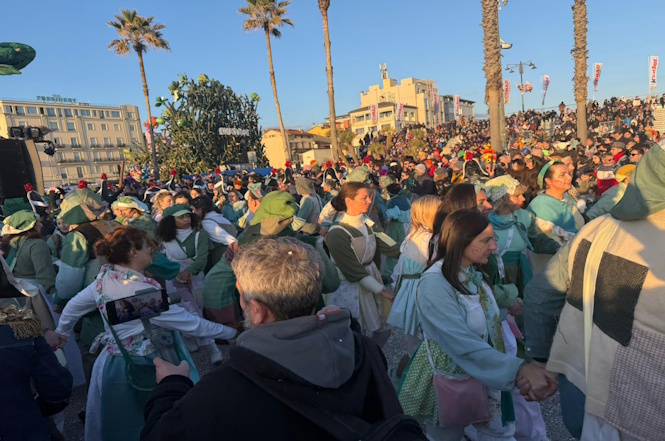 Matteo Raciti porta “Non scendo più”: disobbedienza e sogni tra gli alberi