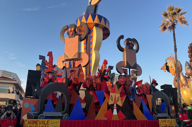 Luciano Tomei porta il “Carnevale futurista”: omaggio a Depero