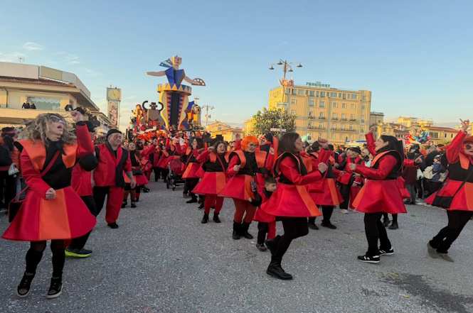 Luciano Tomei porta il “Carnevale futurista”: omaggio a Depero