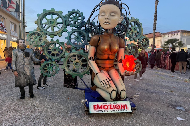 E all'imbrunire si ammirano le maschere isolate