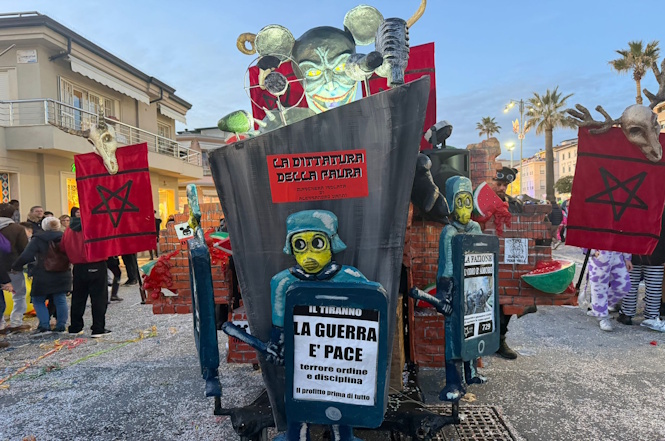 E all'imbrunire si ammirano le maschere isolate