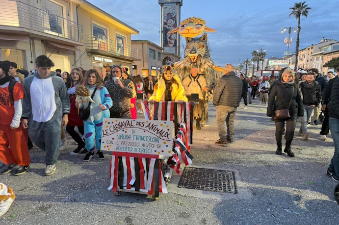 E all'imbrunire si ammirano le maschere isolate