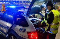 Tradito dai troppi alias: la Polizia stradale di Viareggio arresta ricercato