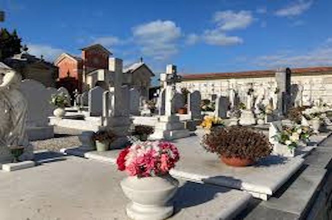 Forte dei Marmi, cambia l'orario al cimitero comunale